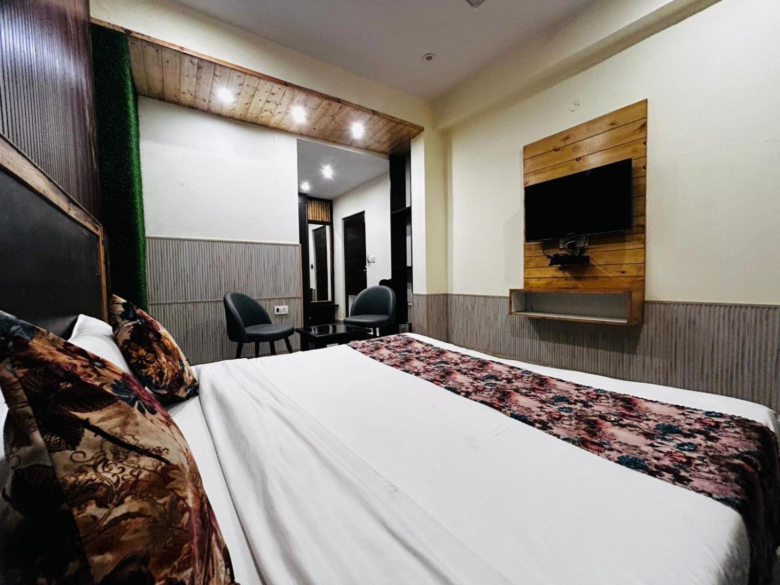 Hangout Inn Bhāgalpur Exteriör bild