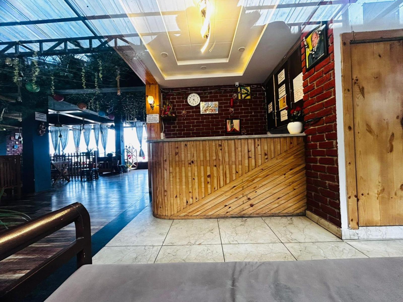 Hangout Inn Bhāgalpur Exteriör bild